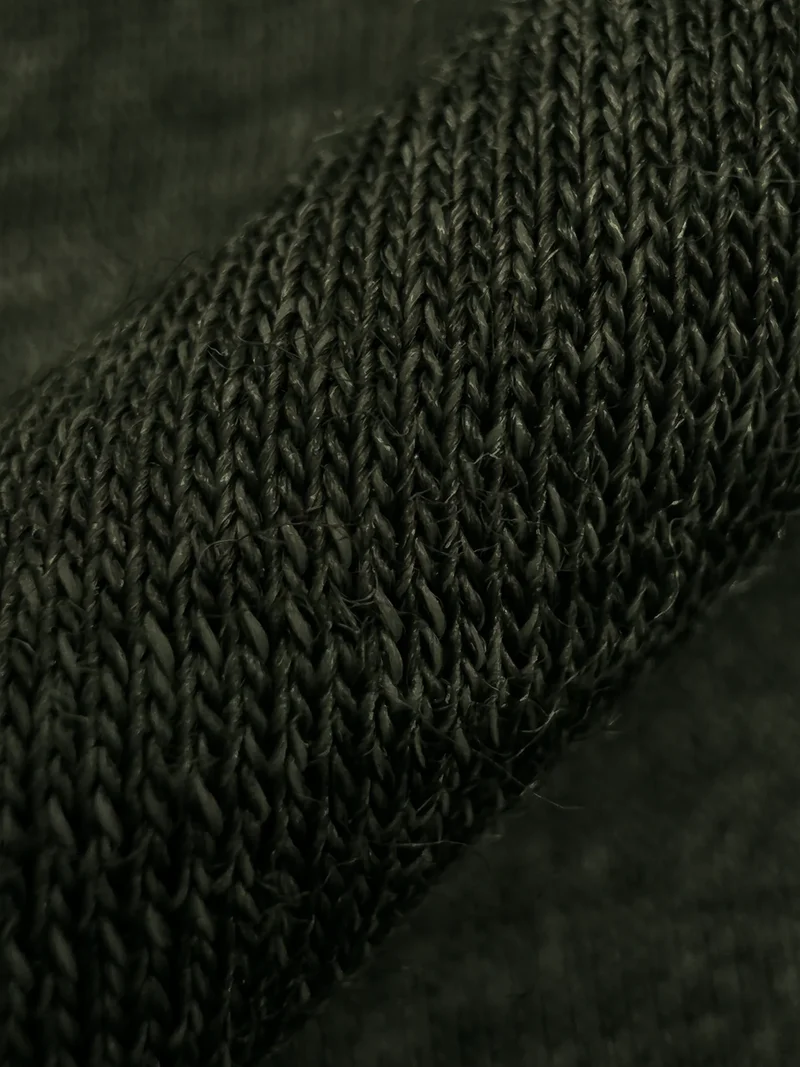 PERFORMANCE MERINO V-NECK