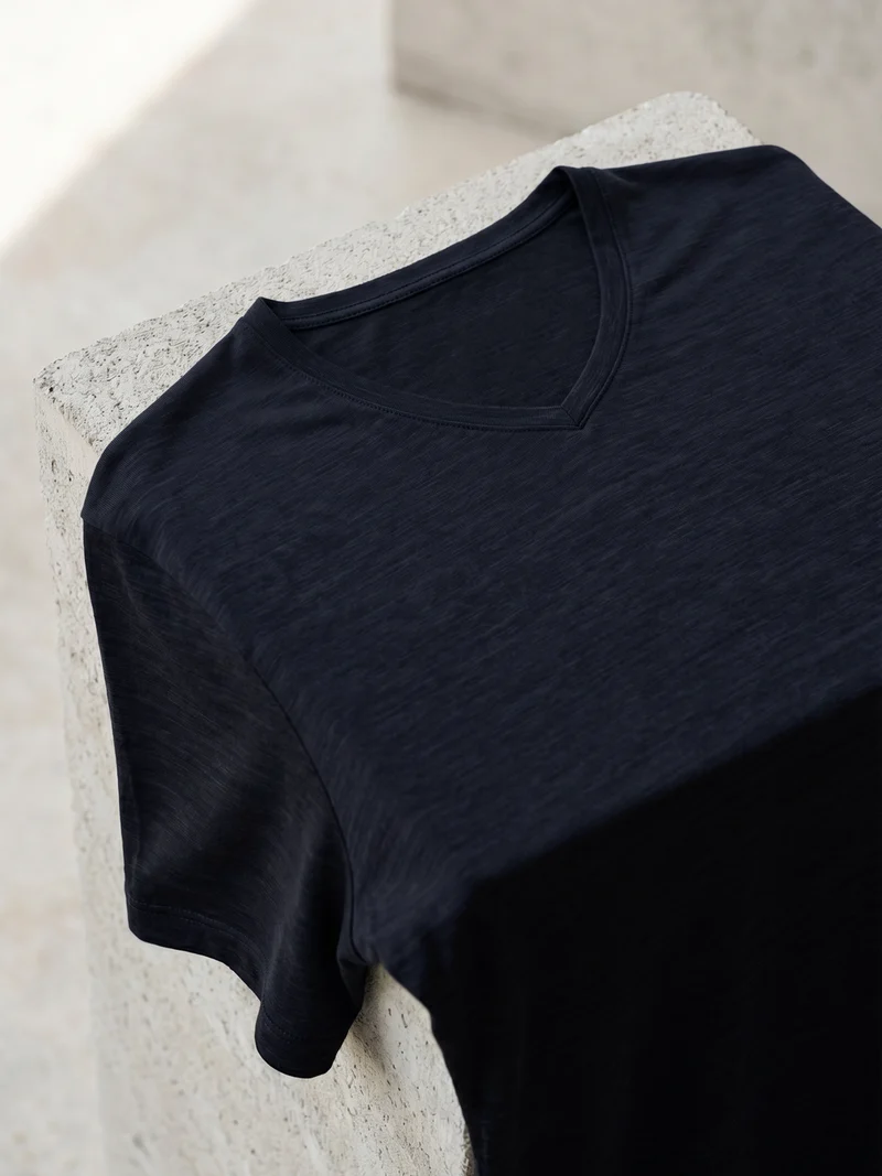 PERFORMANCE MERINO V-NECK