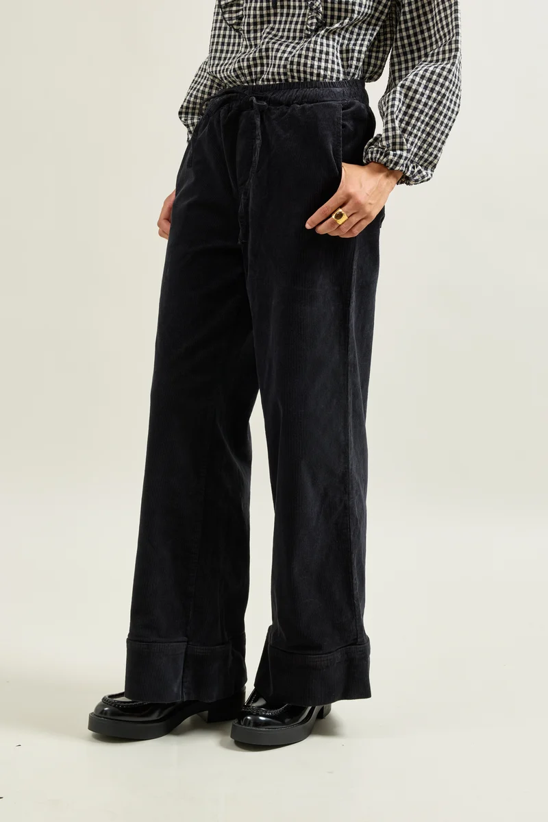 Pantalon Rose Large en Velours Côtelé