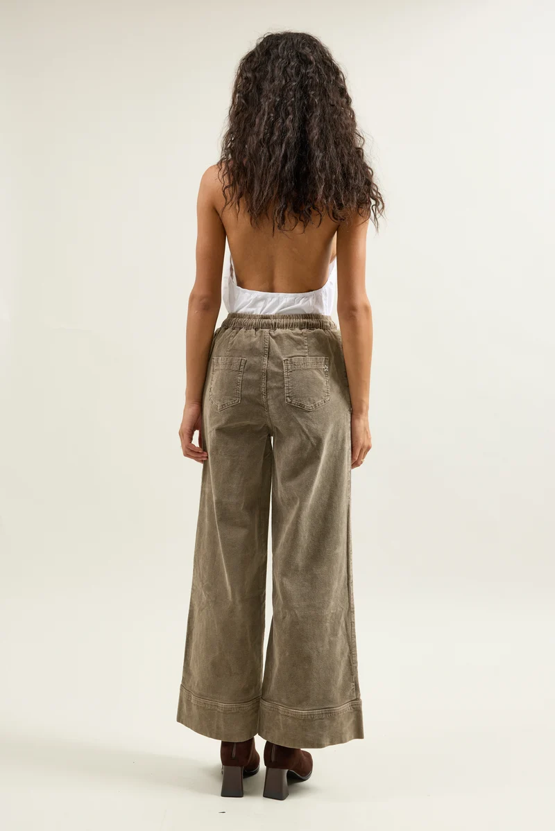 Pantalon Rose Large en Velours Côtelé