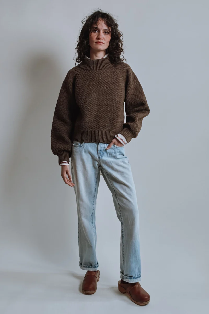 VANESSA Raglan Sweater in Merino Wool - Chocolate