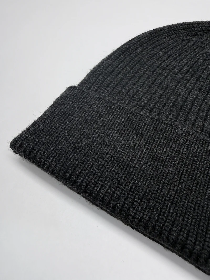 SEAMLESS MERINO BEANIE