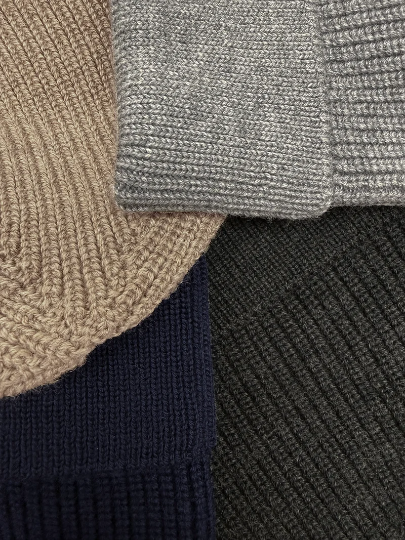 SEAMLESS MERINO BEANIE