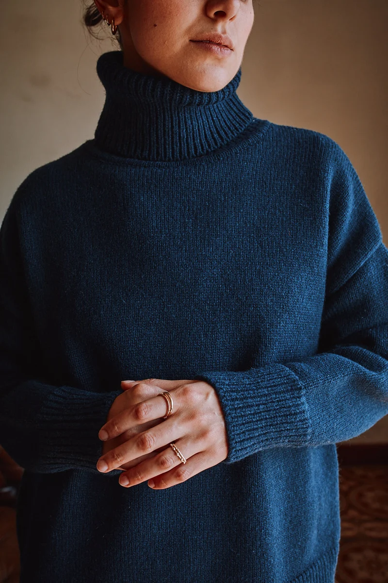 THERESE Turtleneck Sweater in Merino Wool - Navy