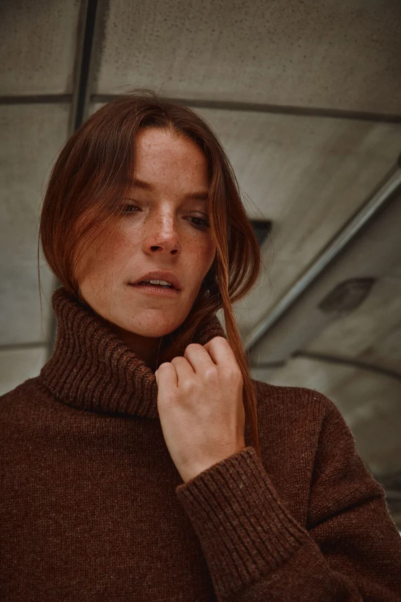 THERESE Turtleneck Sweater in Merino Wool - Chocolate