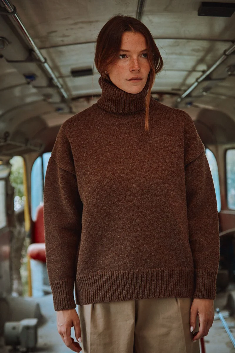 THERESE Turtleneck Sweater in Merino Wool - Chocolate