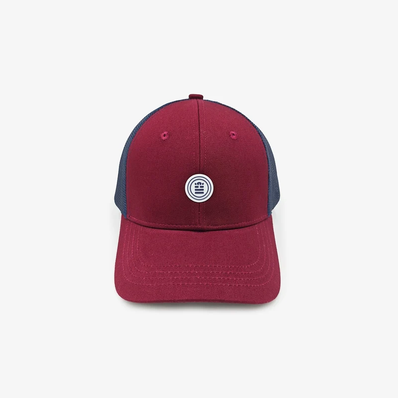 Casquette trucker rouge et bleu marine