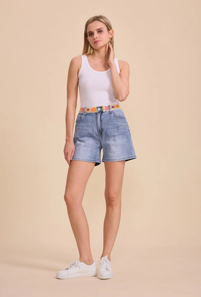 Short avec Ceinture en Broderie