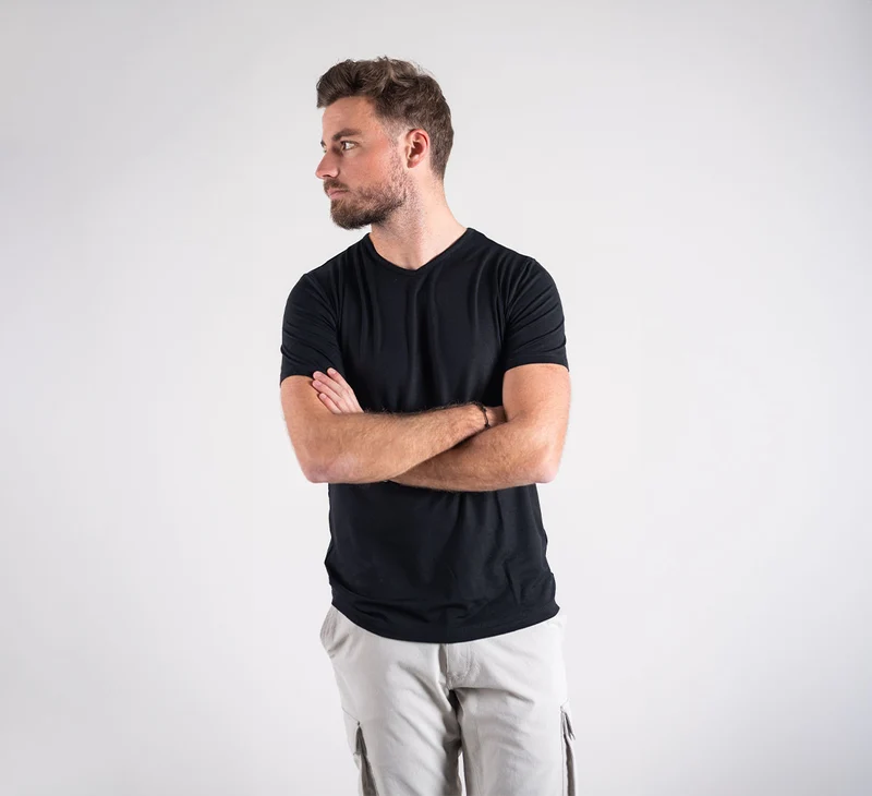 ACTION MERINO V-NECK TEE