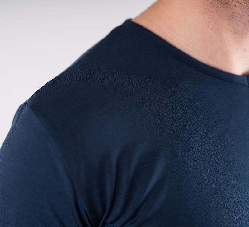 ACTION MERINO V-NECK TEE