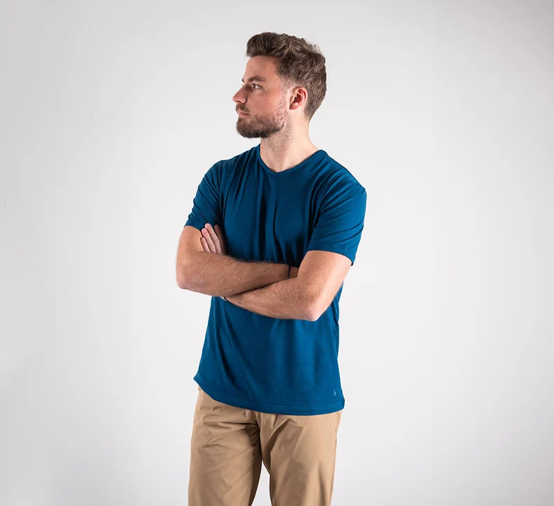 ACTION MERINO V-NECK TEE