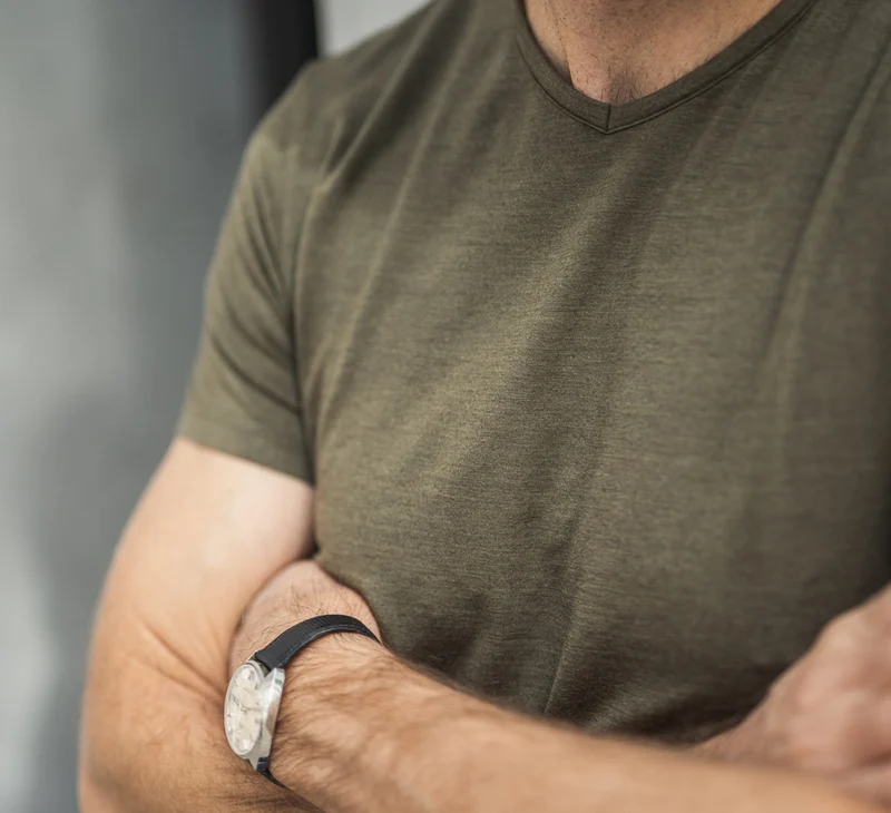 ACTION MERINO V-NECK TEE