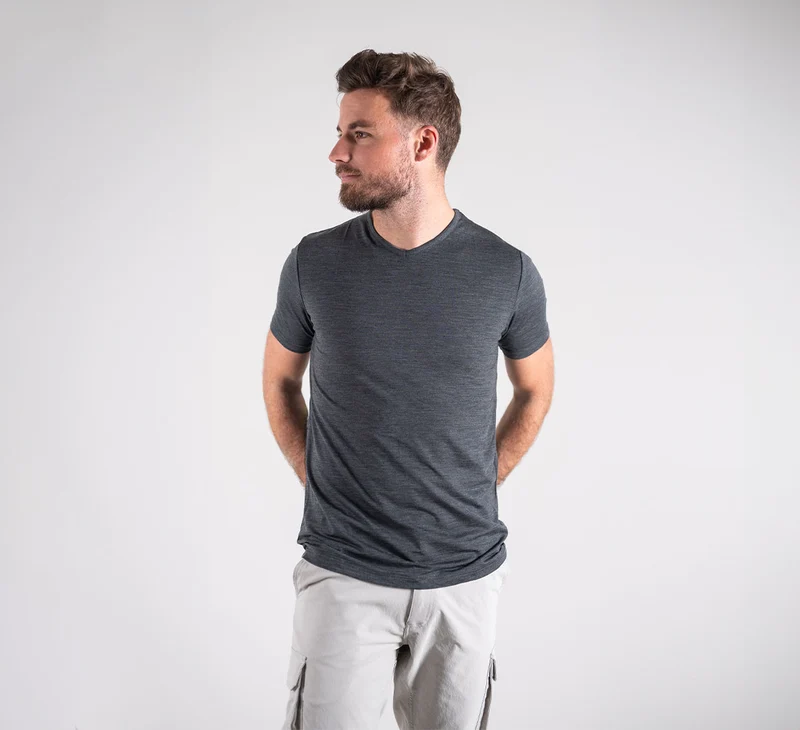 ACTION MERINO V-NECK TEE