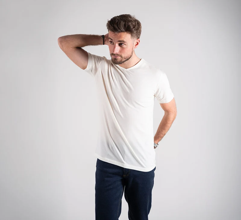 ACTION MERINO V-NECK TEE