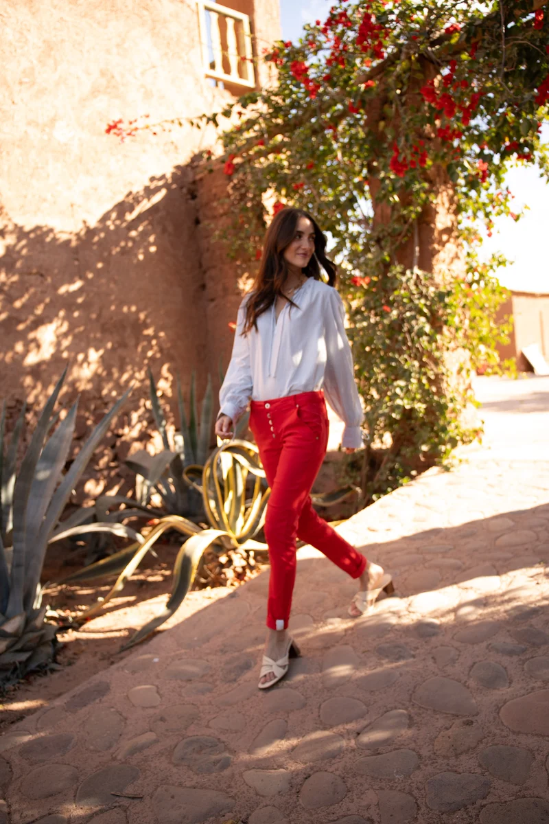 Pantalon Boyfriend couleur avec revers blanc