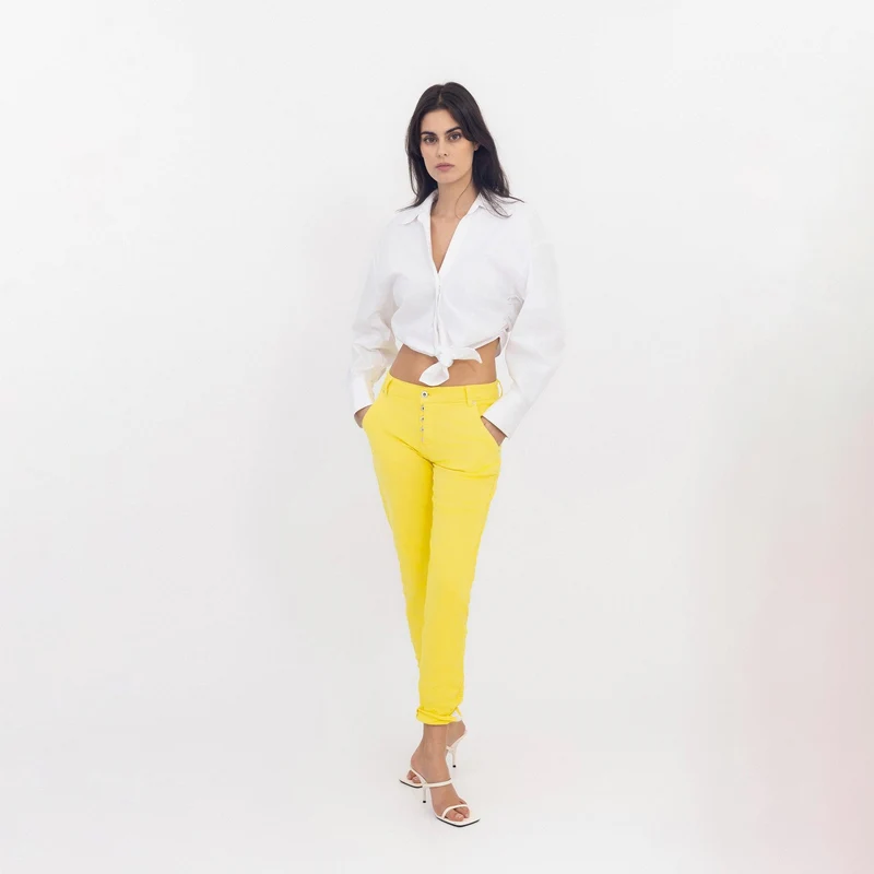 Pantalon Boyfriend couleur avec revers blanc