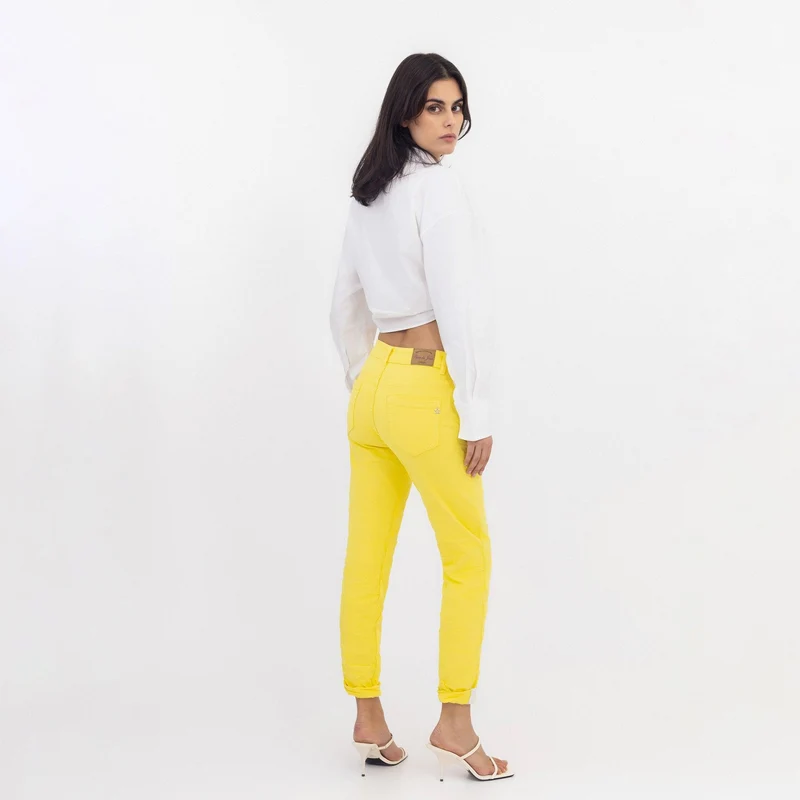 Pantalon Boyfriend couleur avec revers blanc