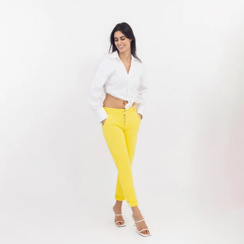 Pantalon Boyfriend couleur avec revers blanc