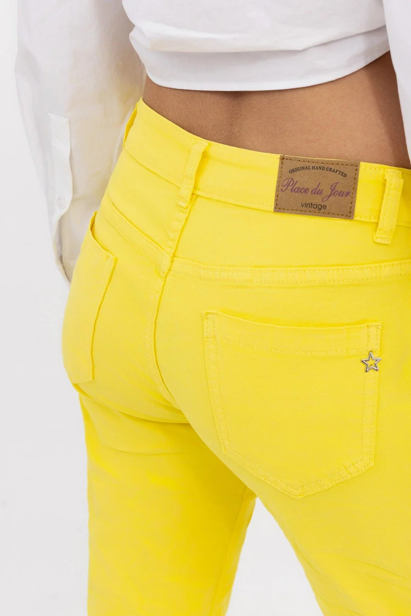 Pantalon Boyfriend couleur avec revers blanc