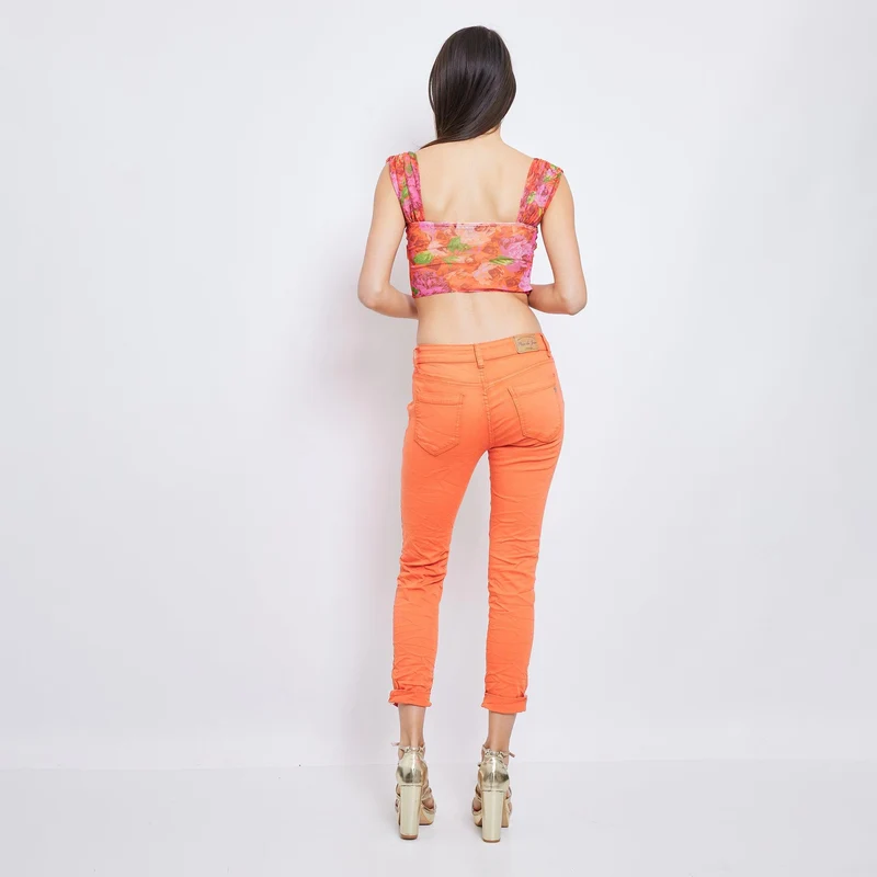 Pantalon Boyfriend couleur avec revers blanc