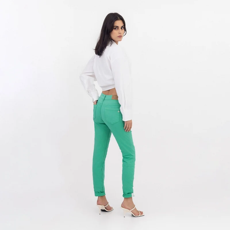 Pantalon Boyfriend couleur avec revers blanc