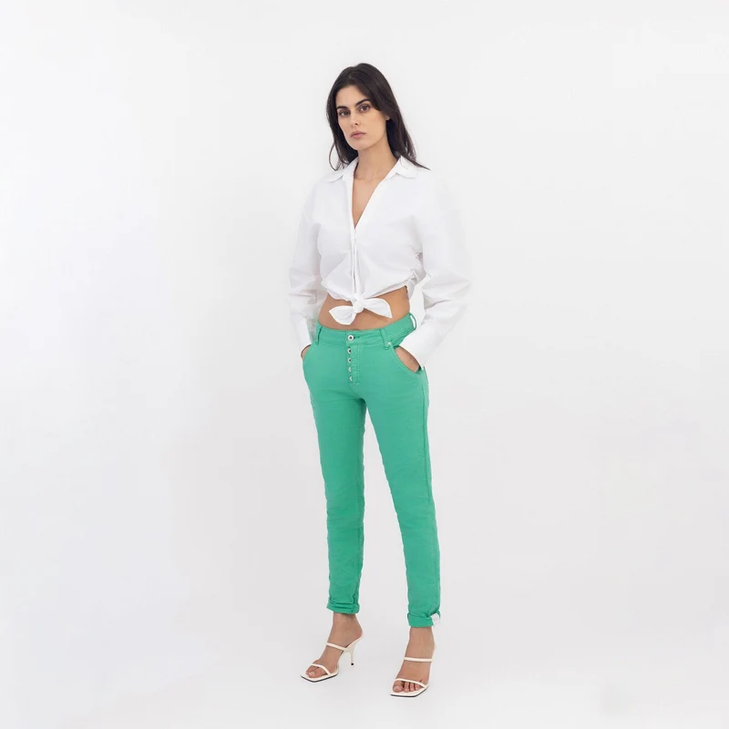 Pantalon Boyfriend couleur avec revers blanc