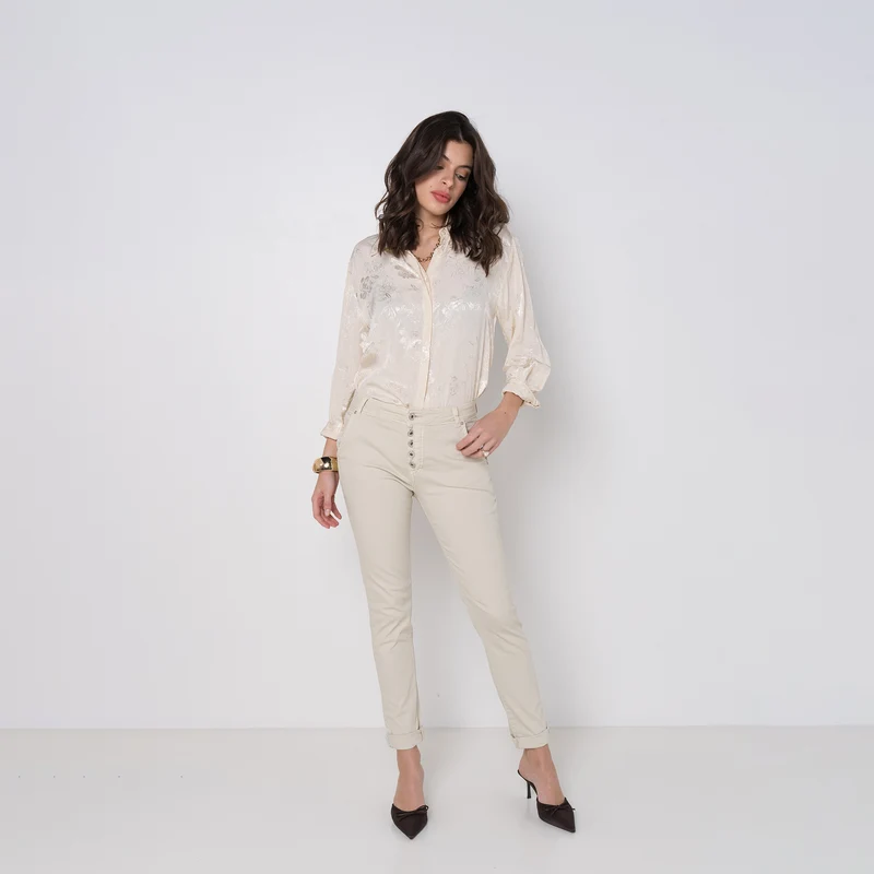 Pantalon Boyfriend couleur avec revers blanc