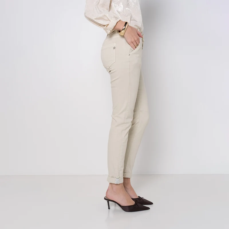 Pantalon Boyfriend couleur avec revers blanc