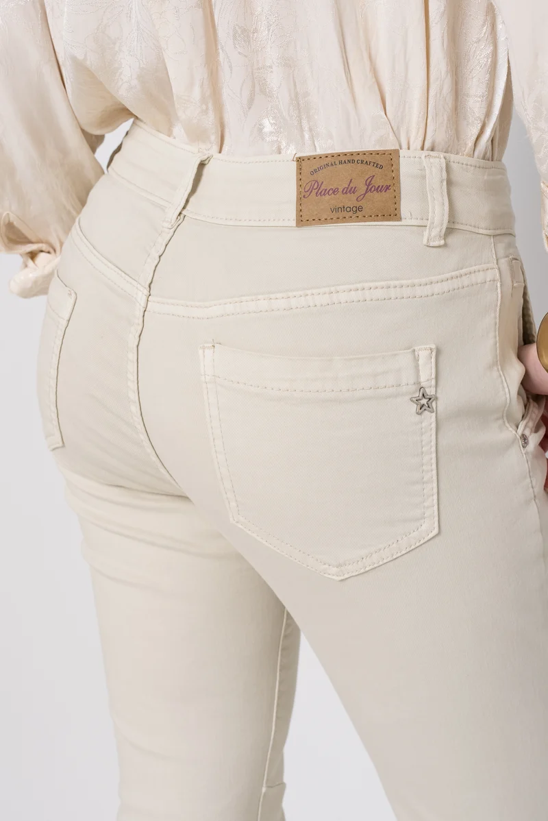Pantalon Boyfriend couleur avec revers blanc