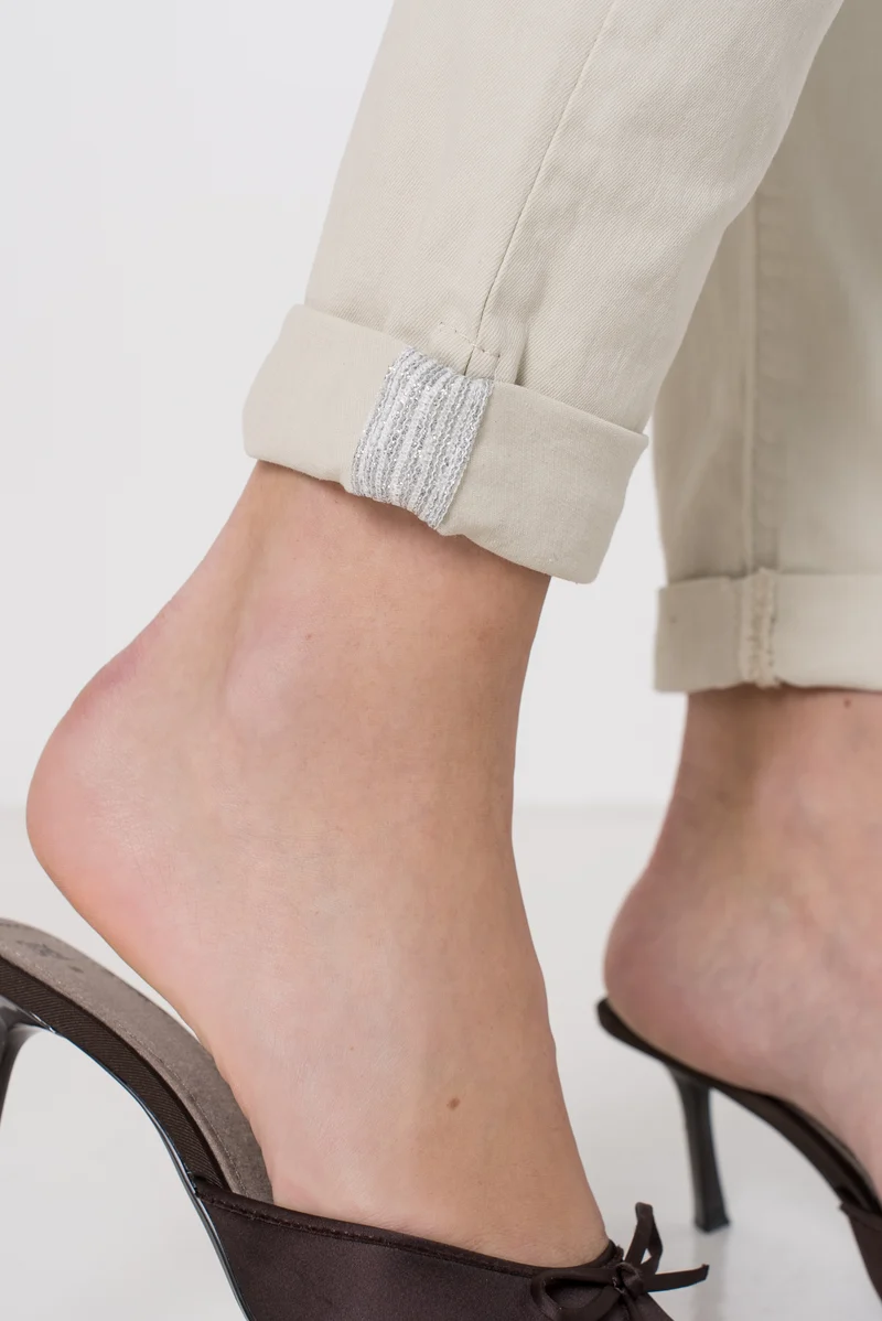 Pantalon Boyfriend couleur avec revers blanc