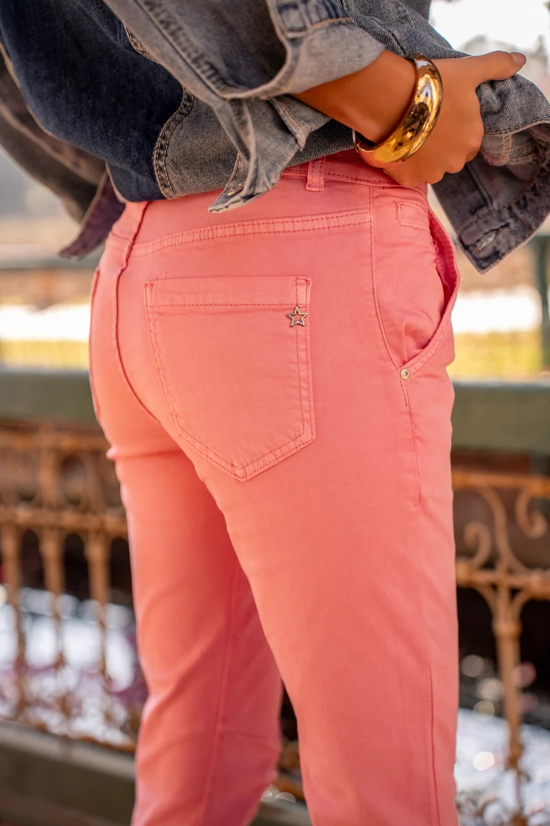 Pantalon Boyfriend couleur avec revers blanc