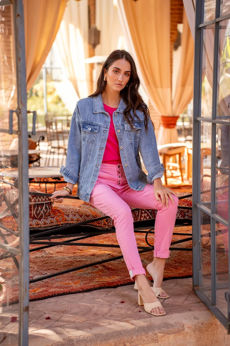 Pantalon Boyfriend couleur avec revers blanc
