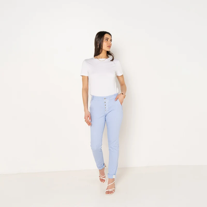 Pantalon Boyfriend couleur avec revers blanc