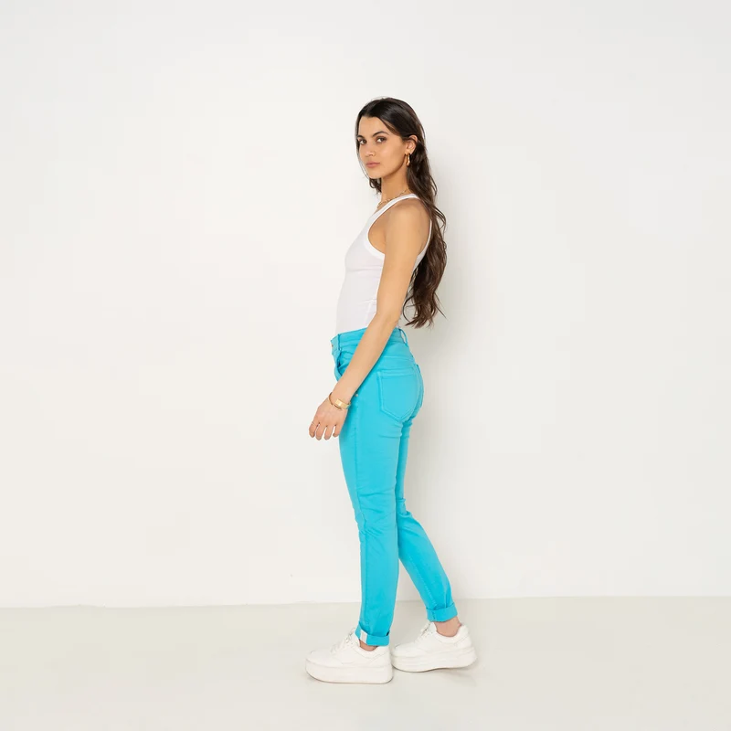 Pantalon Boyfriend couleur avec revers blanc