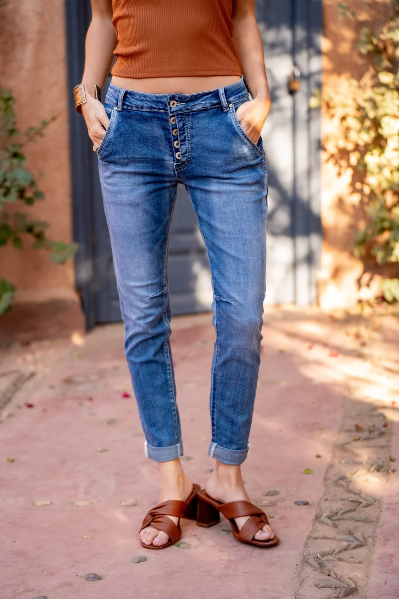 Pantalon Boyfriend couleur avec revers blanc