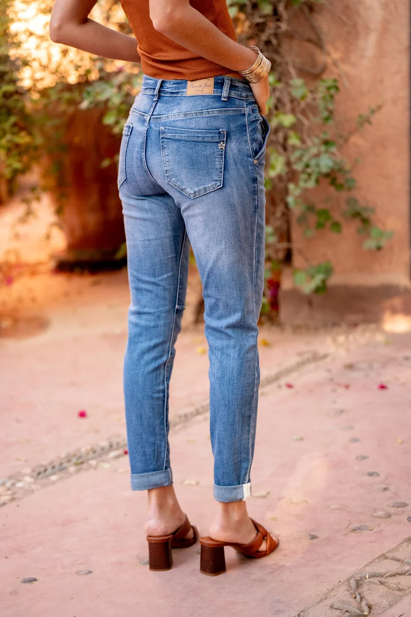 Pantalon Boyfriend couleur avec revers blanc