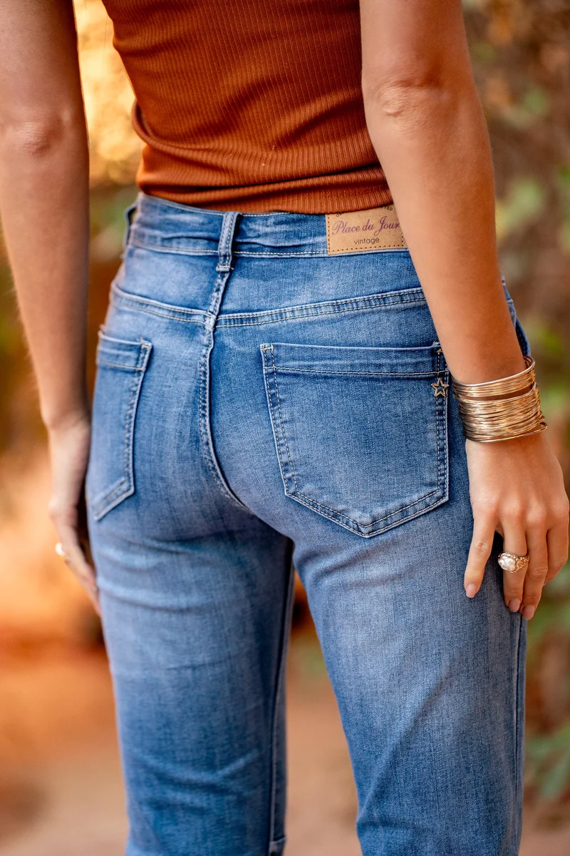 Pantalon Boyfriend couleur avec revers blanc