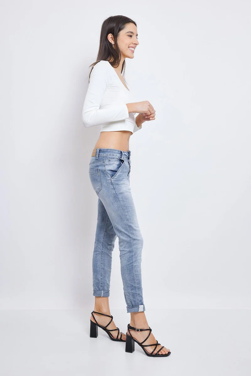 Pantalon Boyfriend couleur avec revers blanc
