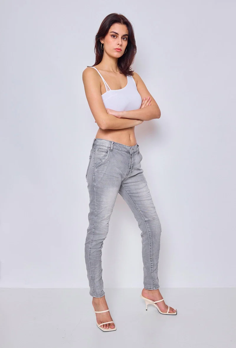 Pantalon Boyfriend couleur avec revers blanc