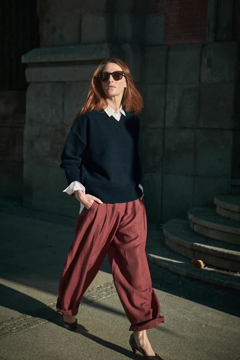 LEONTINE V-Neck Sweater in Merino Wool - Navy