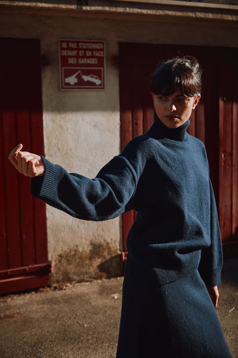MICHELLE Lightweight Turtleneck Sweater in Merino Wool - Navy