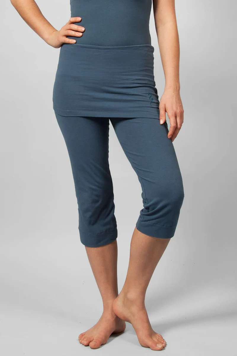 Inderjit Yoga Pants 3/4 — Organic Cotton Cropped Yoga Pants with Integrated Skirt