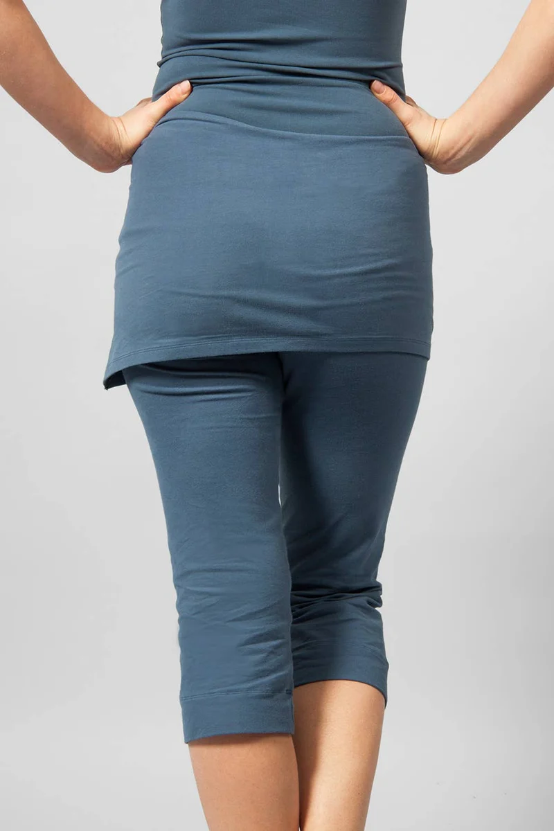Inderjit Yoga Pants 3/4 — Organic Cotton Cropped Yoga Pants with Integrated Skirt