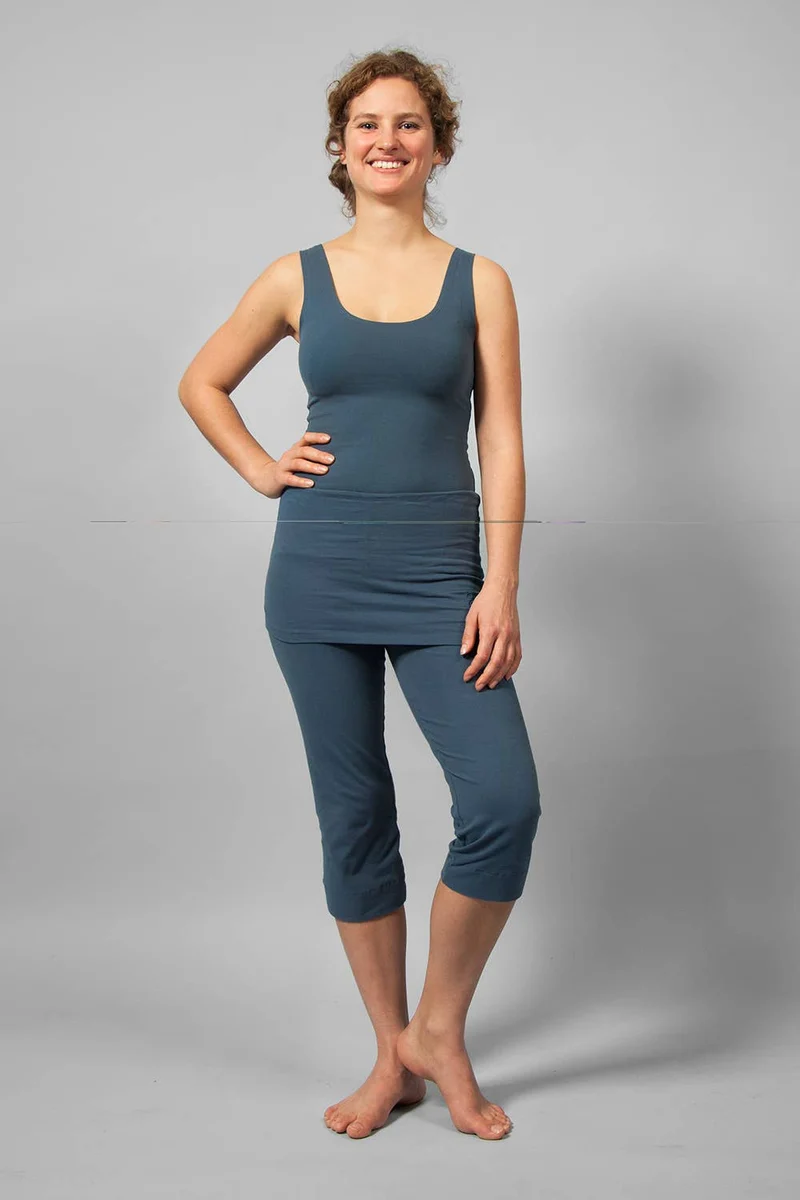 Inderjit Yoga Pants 3/4 — Organic Cotton Cropped Yoga Pants with Integrated Skirt