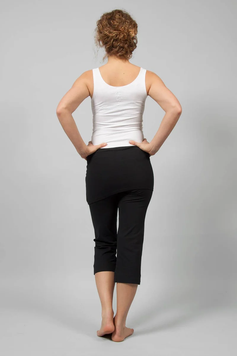 Inderjit Yoga Pants 3/4 — Organic Cotton Cropped Yoga Pants with Integrated Skirt