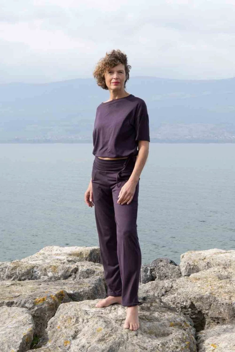 Cosma Loose Fit Shirt — Bamboo & Organic Cotton Yoga Top with Adjustable Hem Ribbon