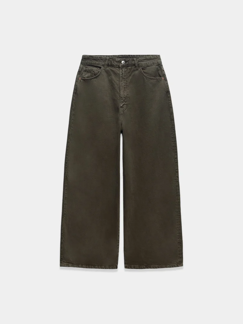 Jeans with a mid-rise baggy fit