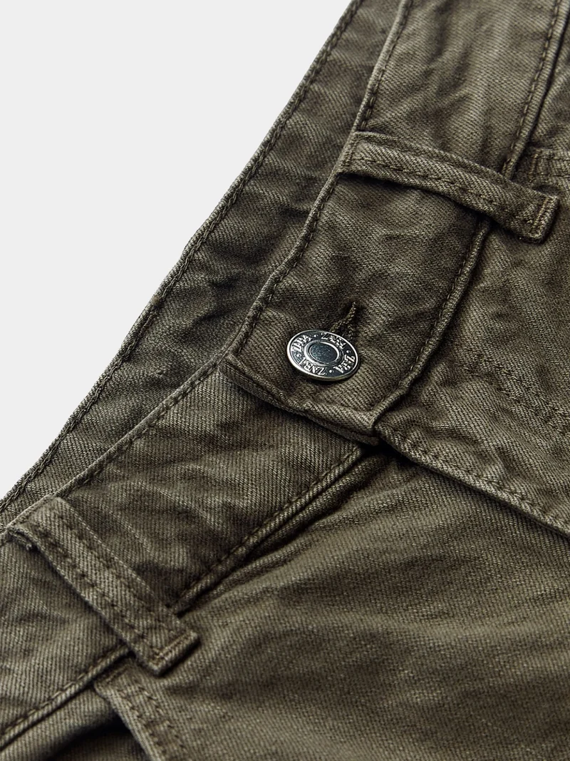 Jeans with a mid-rise baggy fit