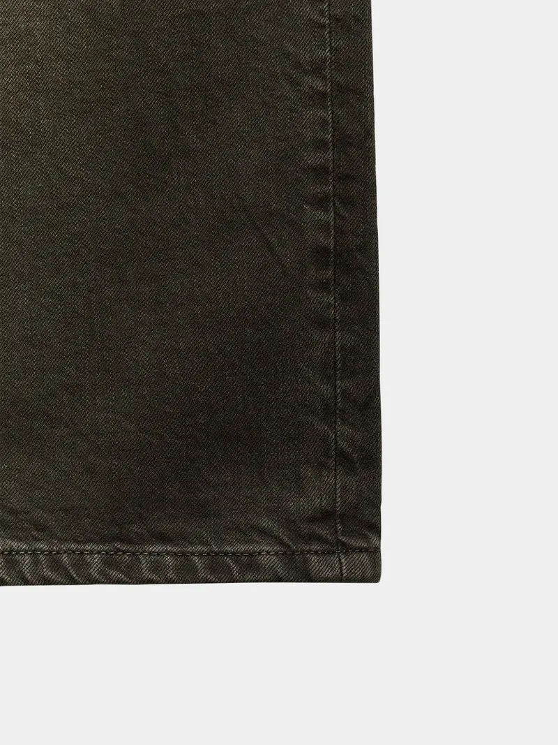 Jeans with a mid-rise baggy fit