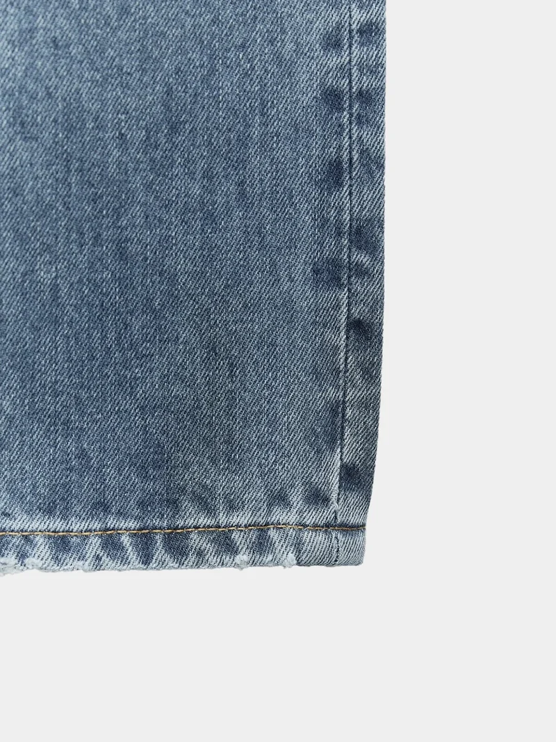 Mid-rise jeans with straight-leg